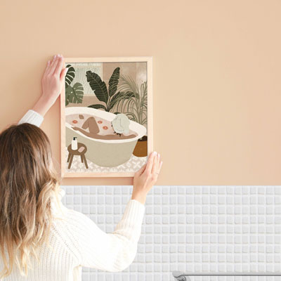 Bilder im Bad aufhängen – Geht das?